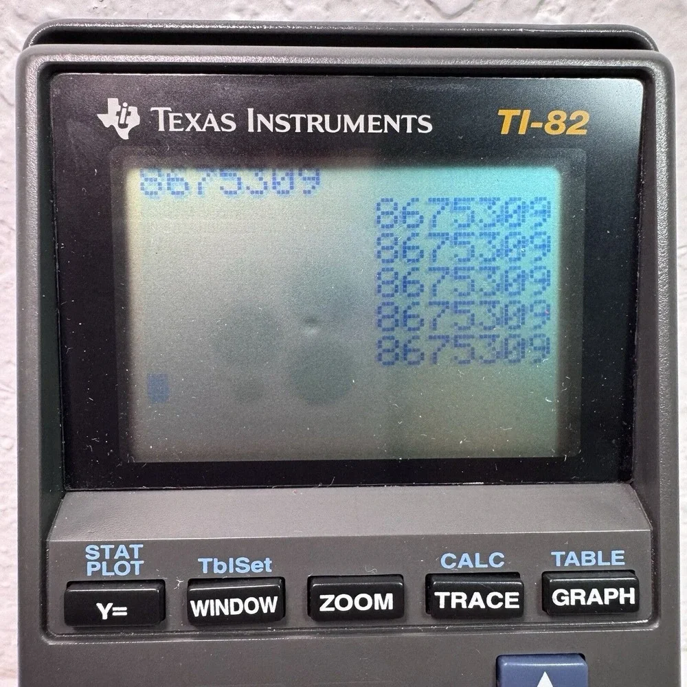 Texas Instruments TI-82 Graphing Calculator w/ cover&early functions in Calculus